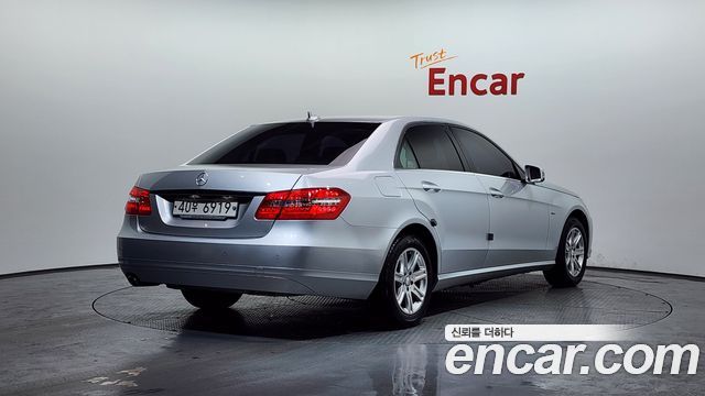Mercedes-Benz E-Class 2012 — photo 2