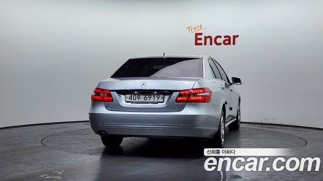 Mercedes-Benz E-Class 2012 — photo 4