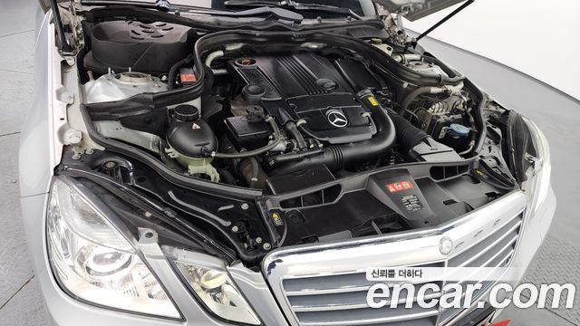 Mercedes-Benz E-Class 2012 — photo 6