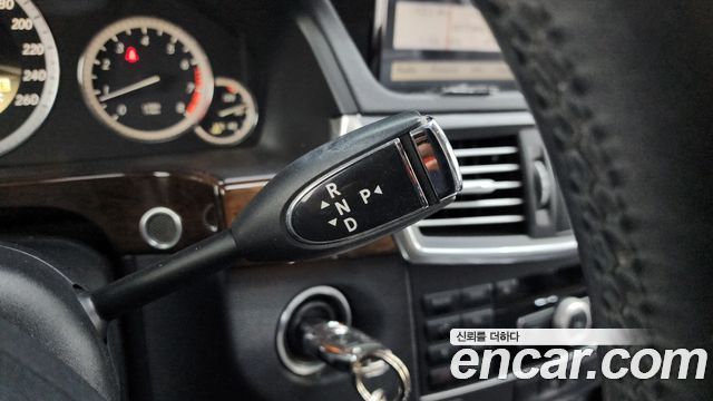 Mercedes-Benz E-Class 2012 — photo 9