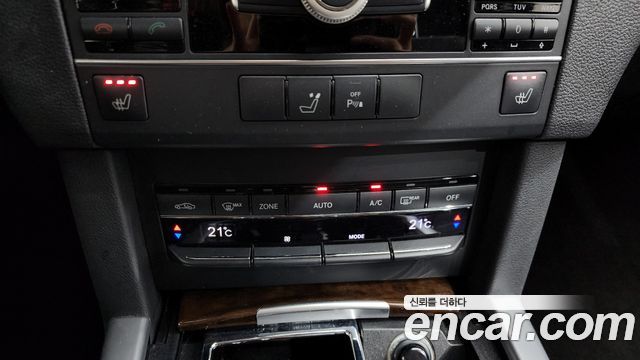 Mercedes-Benz E-Class 2012 — photo 13