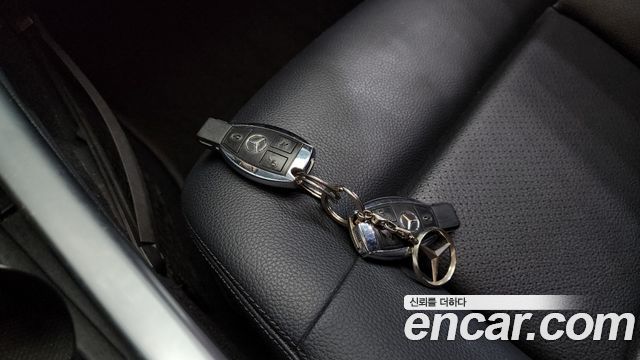 Mercedes-Benz E-Class 2012 — photo 18