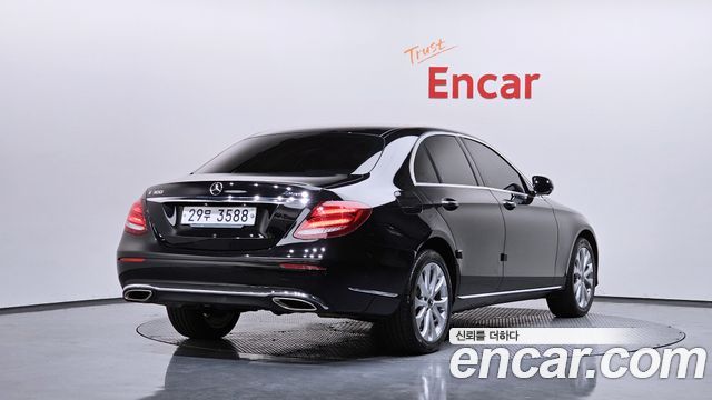 Mercedes-Benz E-Class 2018 — photo 2