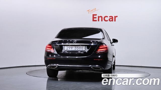 Mercedes-Benz E-Class 2018 — photo 4