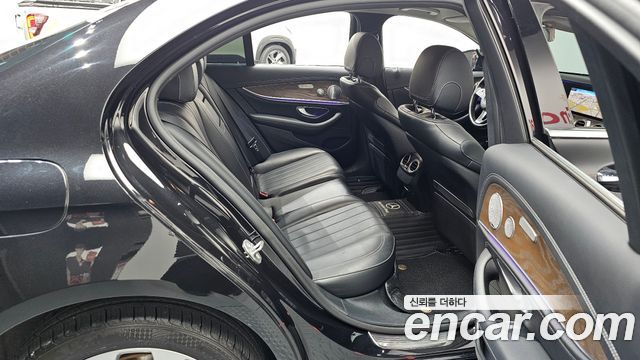 Mercedes-Benz E-Class 2018 — photo 12