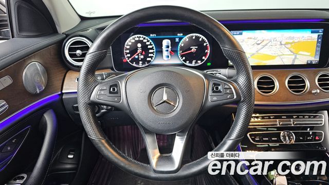 Mercedes-Benz E-Class 2018 — photo 13