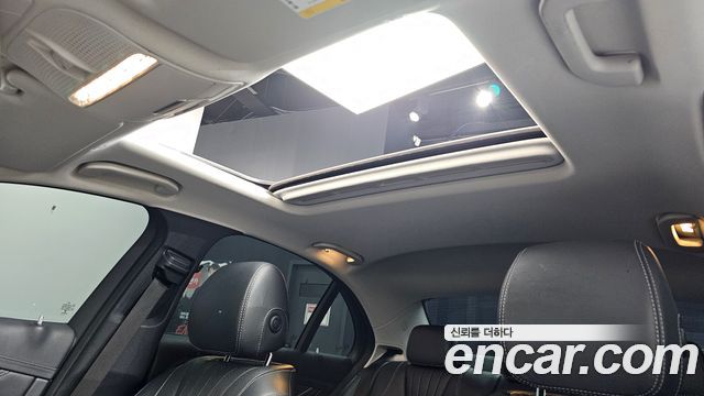 Mercedes-Benz E-Class 2018 — photo 19