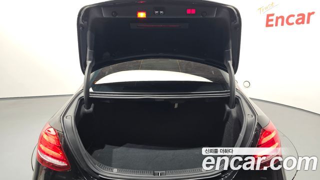 Mercedes-Benz E-Class 2018 — photo 20