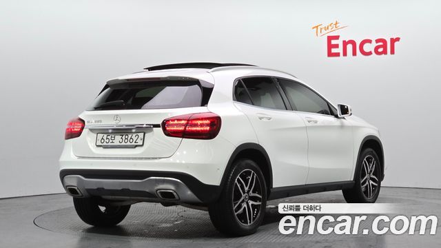 Mercedes-Benz GLA-Class 2019 — photo 2