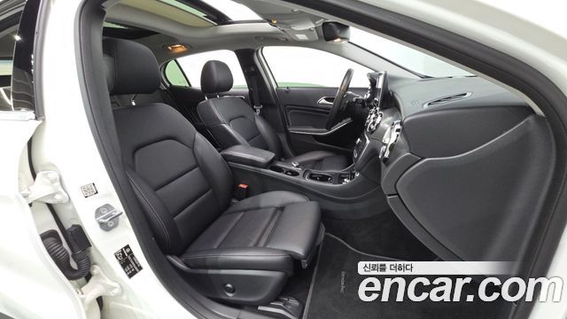 Mercedes-Benz GLA-Class 2019 — photo 17