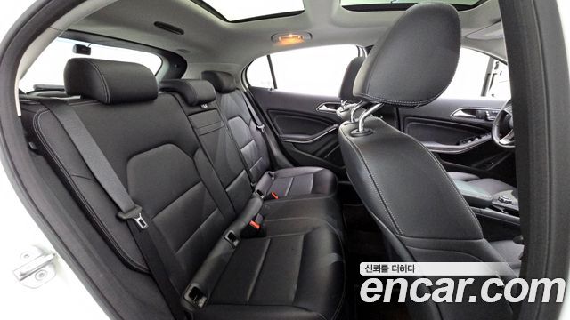 Mercedes-Benz GLA-Class 2019 — photo 18