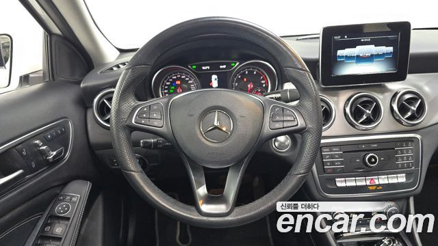 Mercedes-Benz GLA-Class 2019 — photo 19