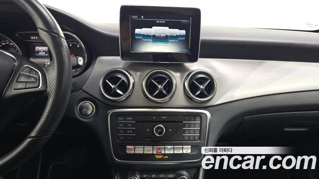Mercedes-Benz GLA-Class 2019 — photo 20