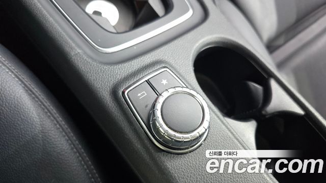 Mercedes-Benz GLA-Class 2019 — photo 27