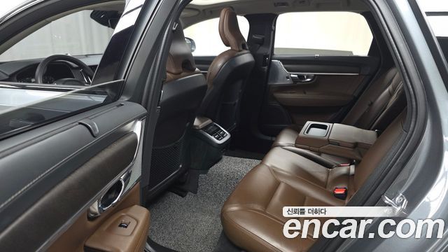Volvo V90 2019 — photo 17