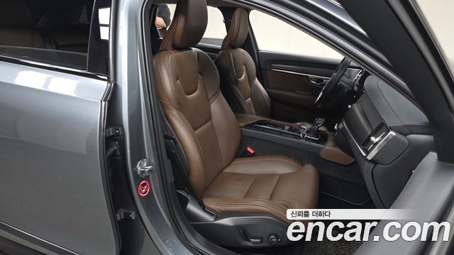 Volvo V90 2019 — photo 18