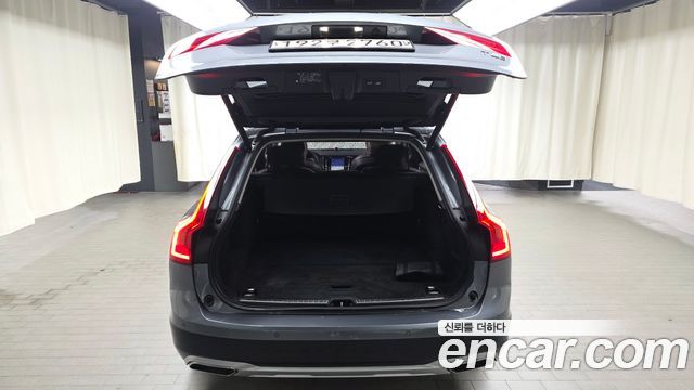Volvo V90 2019 — photo 26