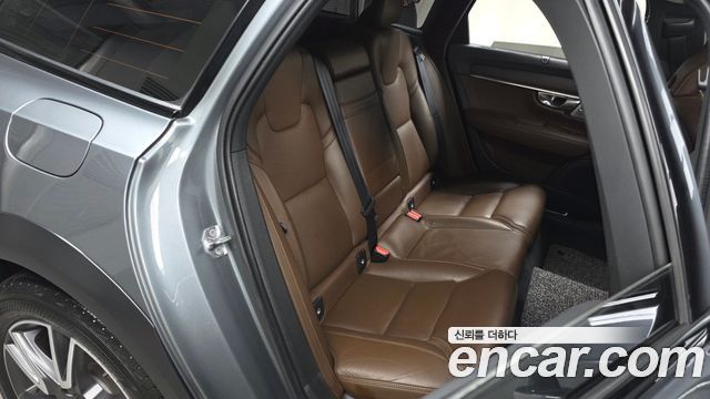 Volvo V90 2019 — photo 16