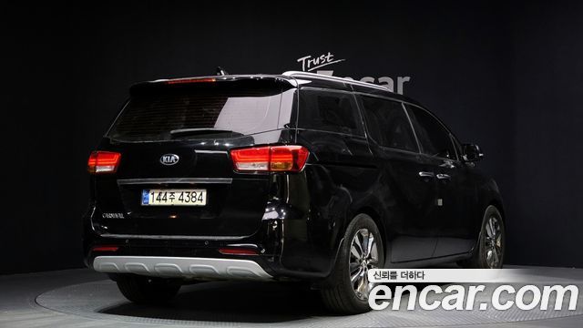 Kia Canival 2016 — photo 2