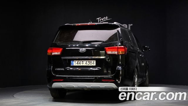 Kia Canival 2016 — photo 4