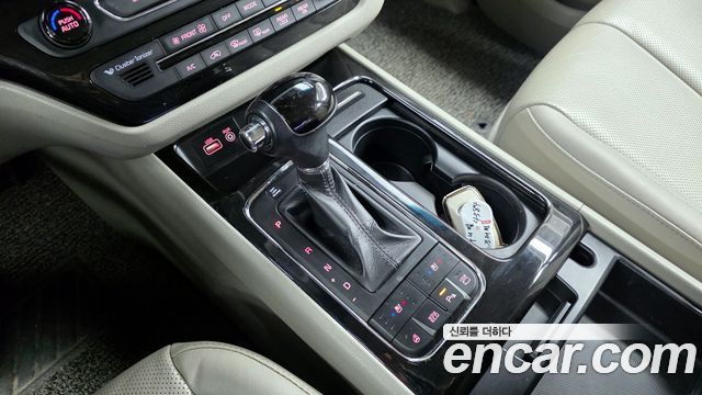 Kia Canival 2016 — photo 9