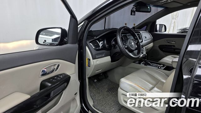 Kia Canival 2016 — photo 10
