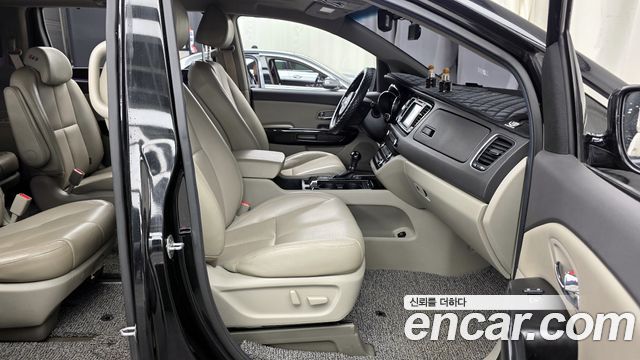 Kia Canival 2016 — photo 11