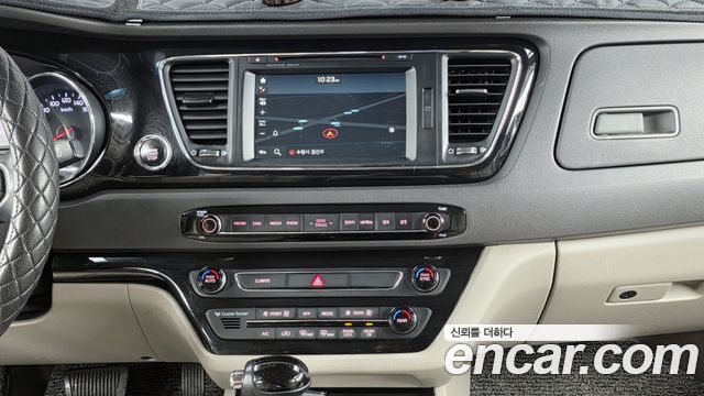 Kia Canival 2016 — photo 14