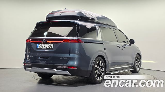 Kia Canival 2021 — photo 2