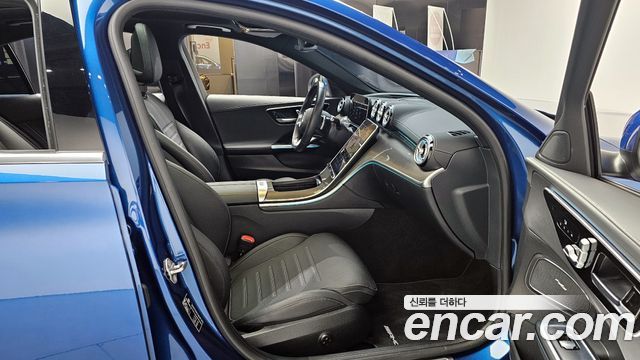 Mercedes-Benz C-Class 2023 — photo 10