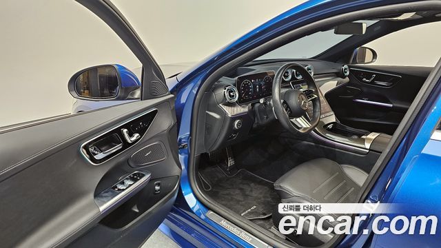 Mercedes-Benz C-Class 2023 — photo 11