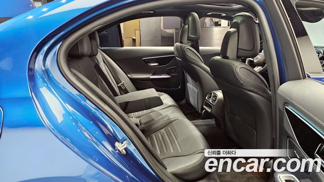 Mercedes-Benz C-Class 2023 — photo 12