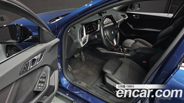 BMW 1-Series 2021 — photo 11