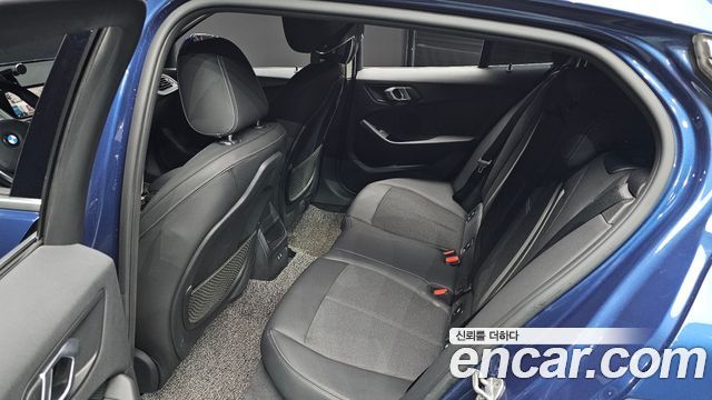 BMW 1-Series 2021 — photo 12