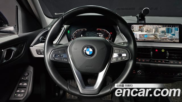 BMW 1-Series 2021 — photo 13