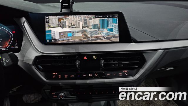 BMW 1-Series 2021 — photo 14