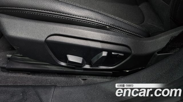 BMW 1-Series 2021 — photo 17