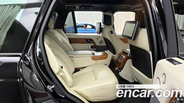 Land Rover Range Rover 2018 — photo 12