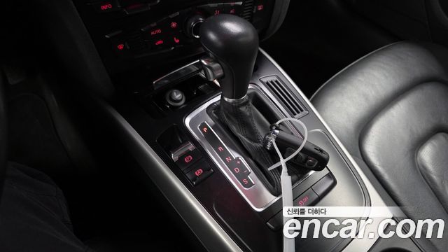 Audi A4 2012 — photo 9