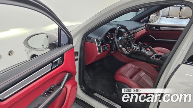 Porsche Cayenne 2023 — photo 11