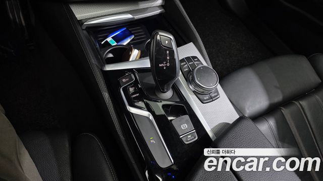 BMW 5-Series 2017 — photo 9