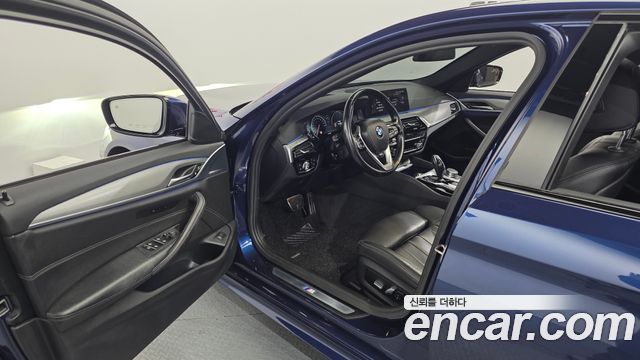 BMW 5-Series 2017 — photo 10