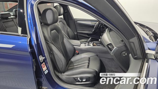 BMW 5-Series 2017 — photo 12