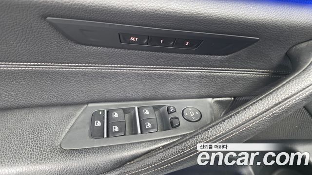 BMW 5-Series 2017 — photo 14