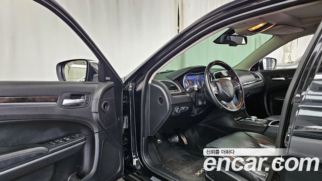 Chrysler 300C 2015 — photo 10