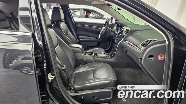 Chrysler 300C 2015 — photo 11