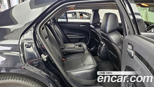 Chrysler 300C 2015 — photo 12