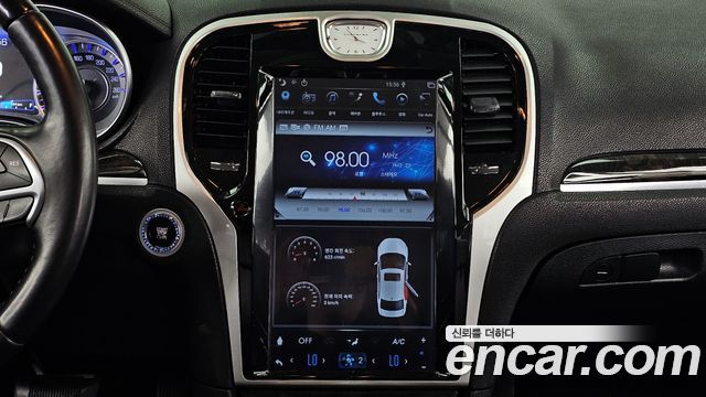 Chrysler 300C 2015 — photo 14
