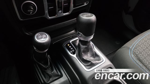 Jeep Wrangler 2021 — photo 9
