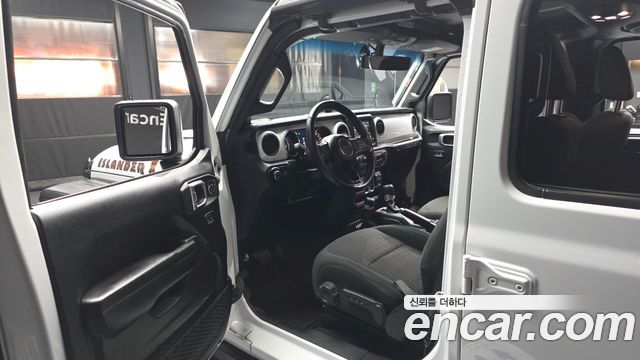 Jeep Wrangler 2021 — photo 10